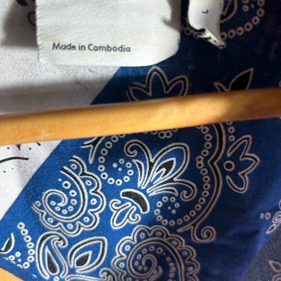 Patterned button down t shirt - Picture 4 of 5